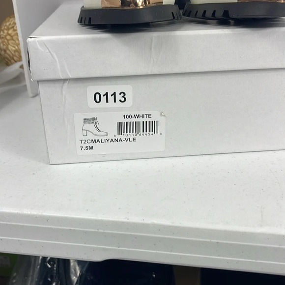 THINGS II COME
Women's Maliyana Luxurious Lace-Up Embellished Block-Heel Booties - Picture 11 of 12